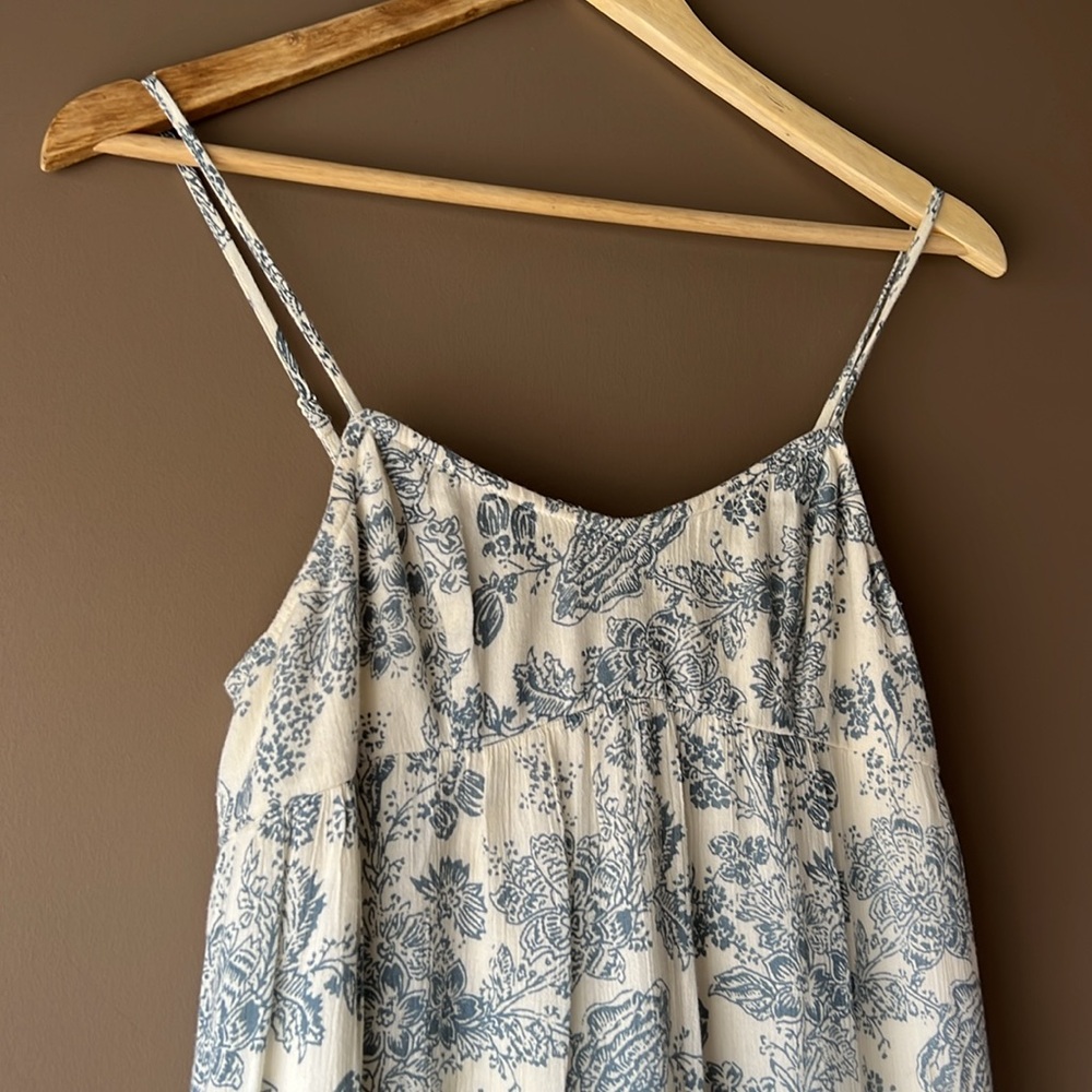 Elegant Blue and White Floral Maxi Dress - Picture 13 of 13